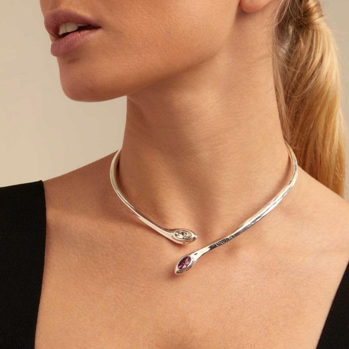 Collar Uno de 50 tipo esclava con piedra amatista y transparente