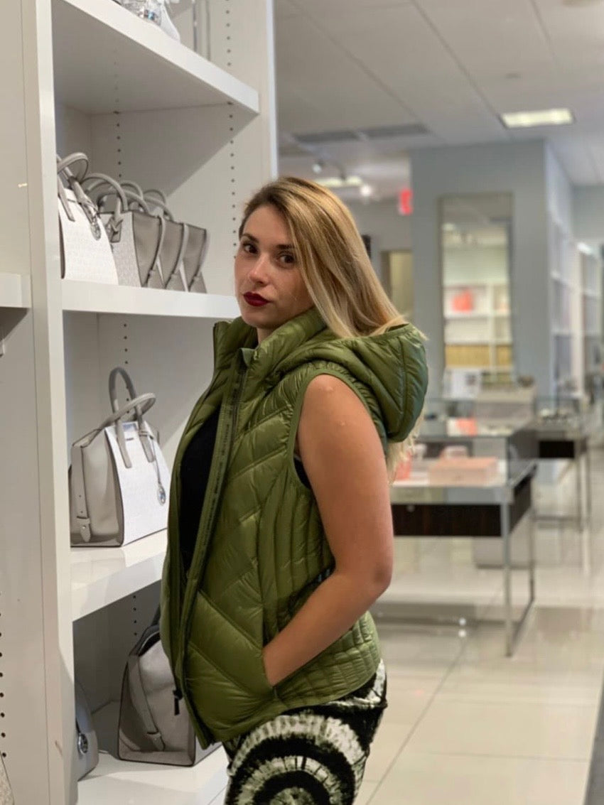 Parka mujer Michael Kors sin mangas con gorro verde