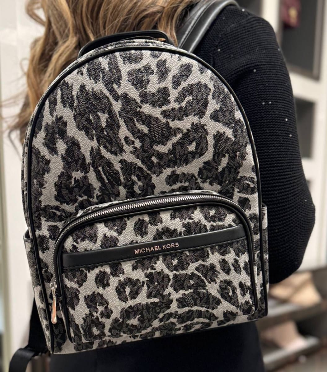 Mochila Michael Kors Mediana cheetah negro
