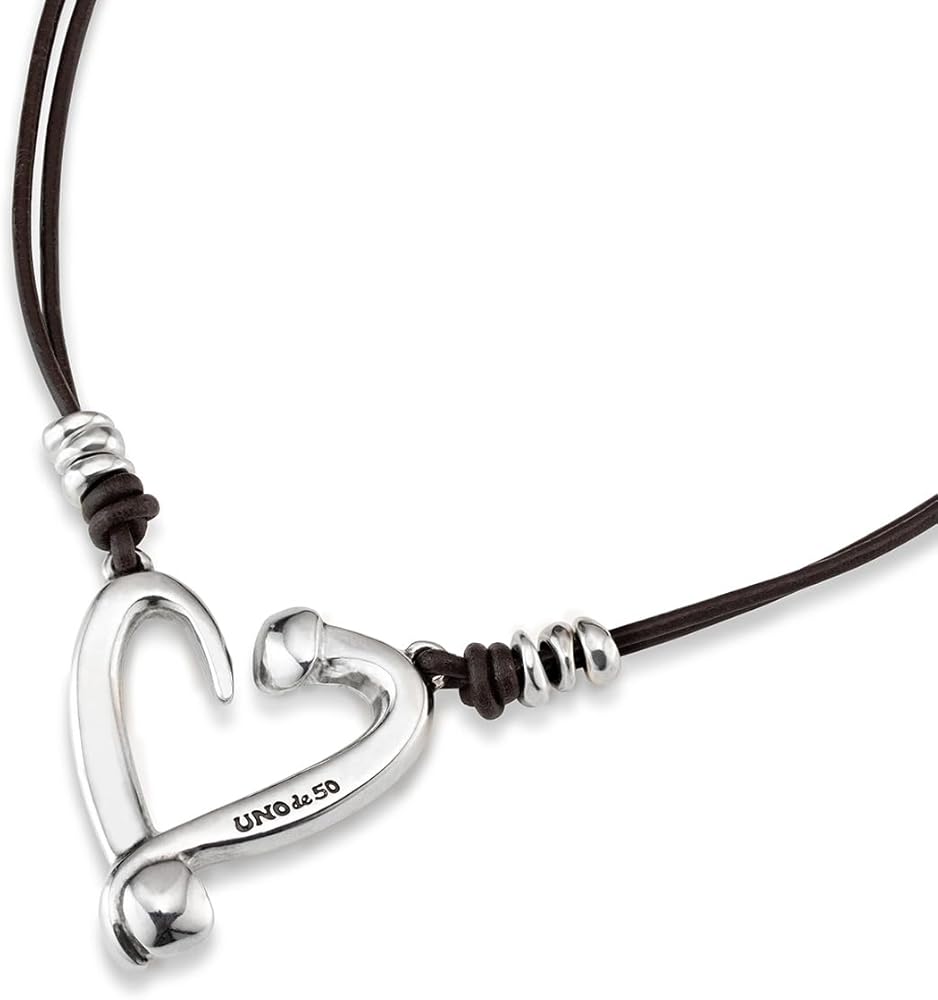 Collar Uno de 50 largo de cuero con corazon grande de plata