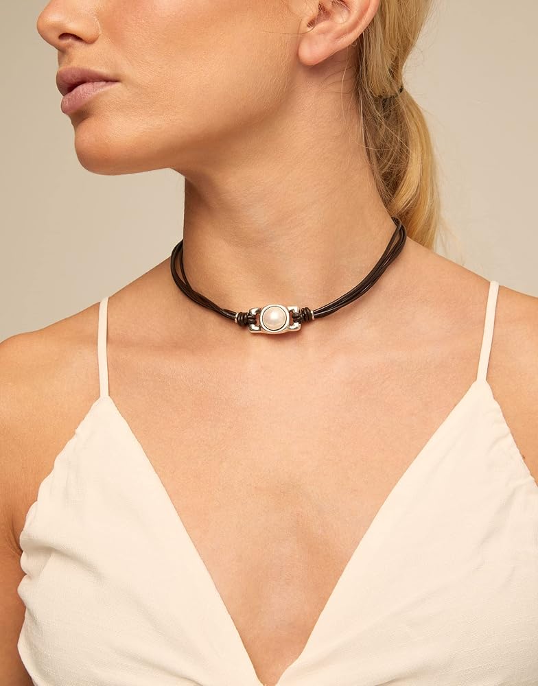 Collar Uno de 50 de cuero con una perla al centro