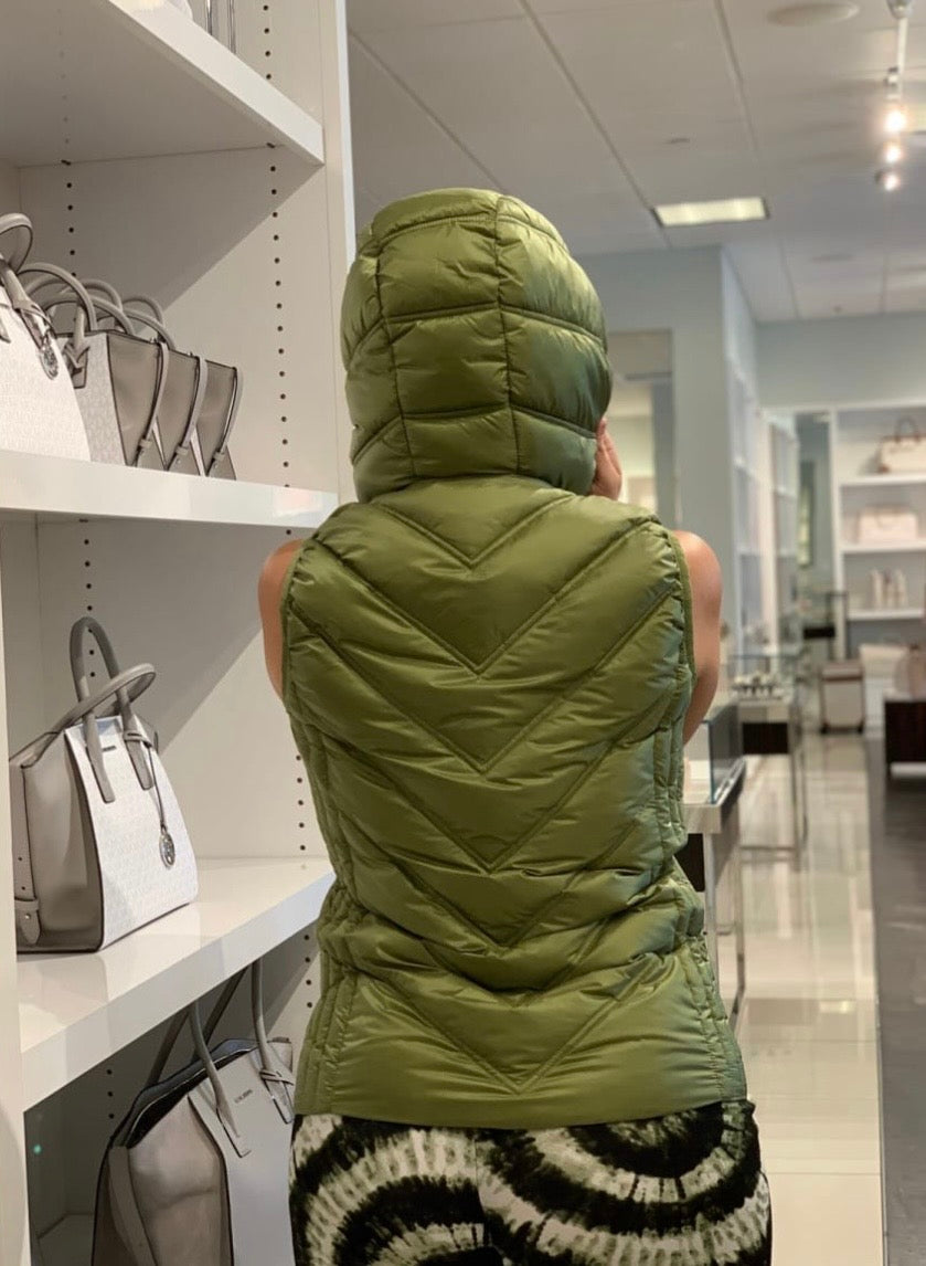 Parka mujer Michael Kors sin mangas con gorro verde
