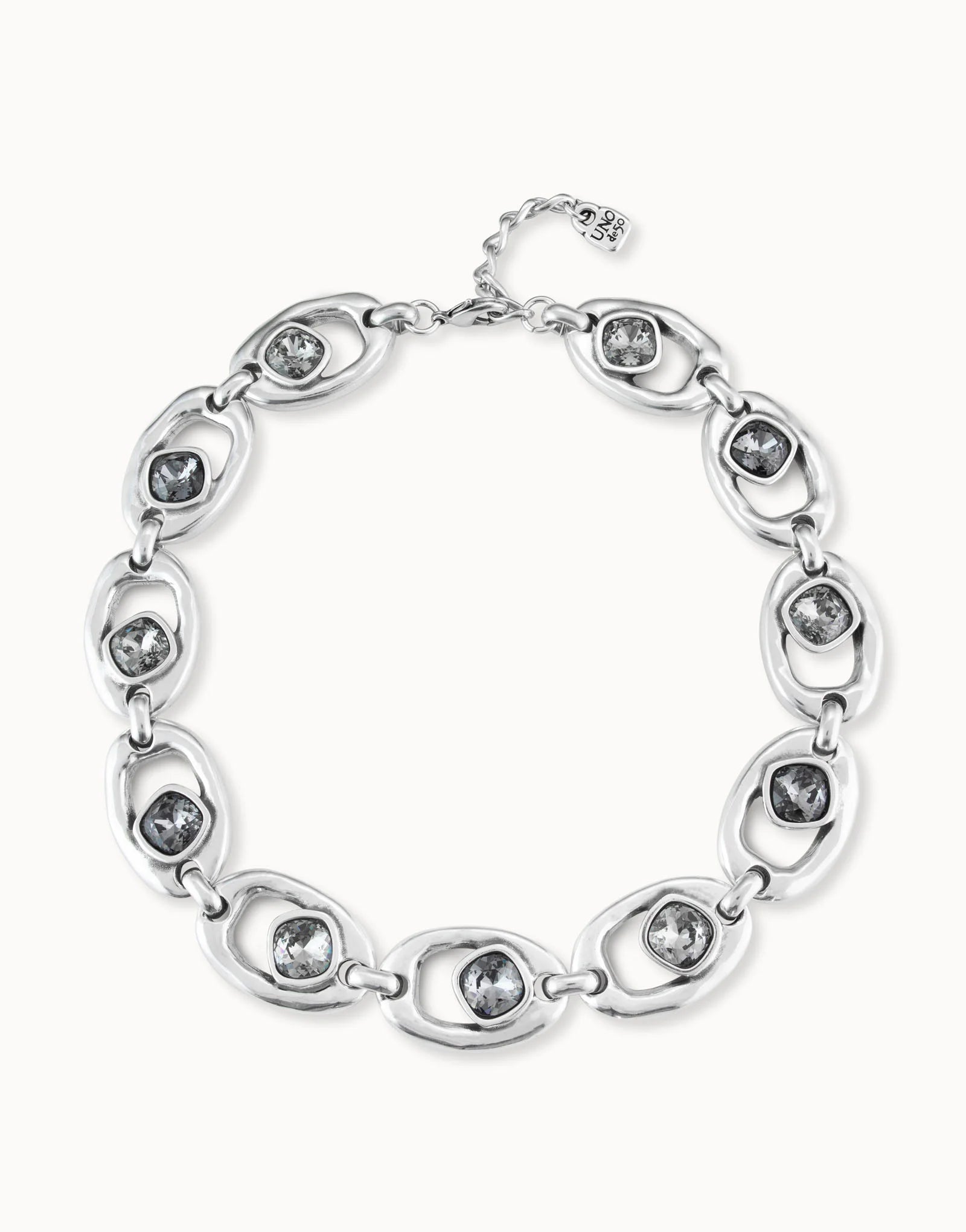 Collar Uno de 50 Together bañado en plata de ley con eslabones ovalados grandes con cristales gris verdosos y silver