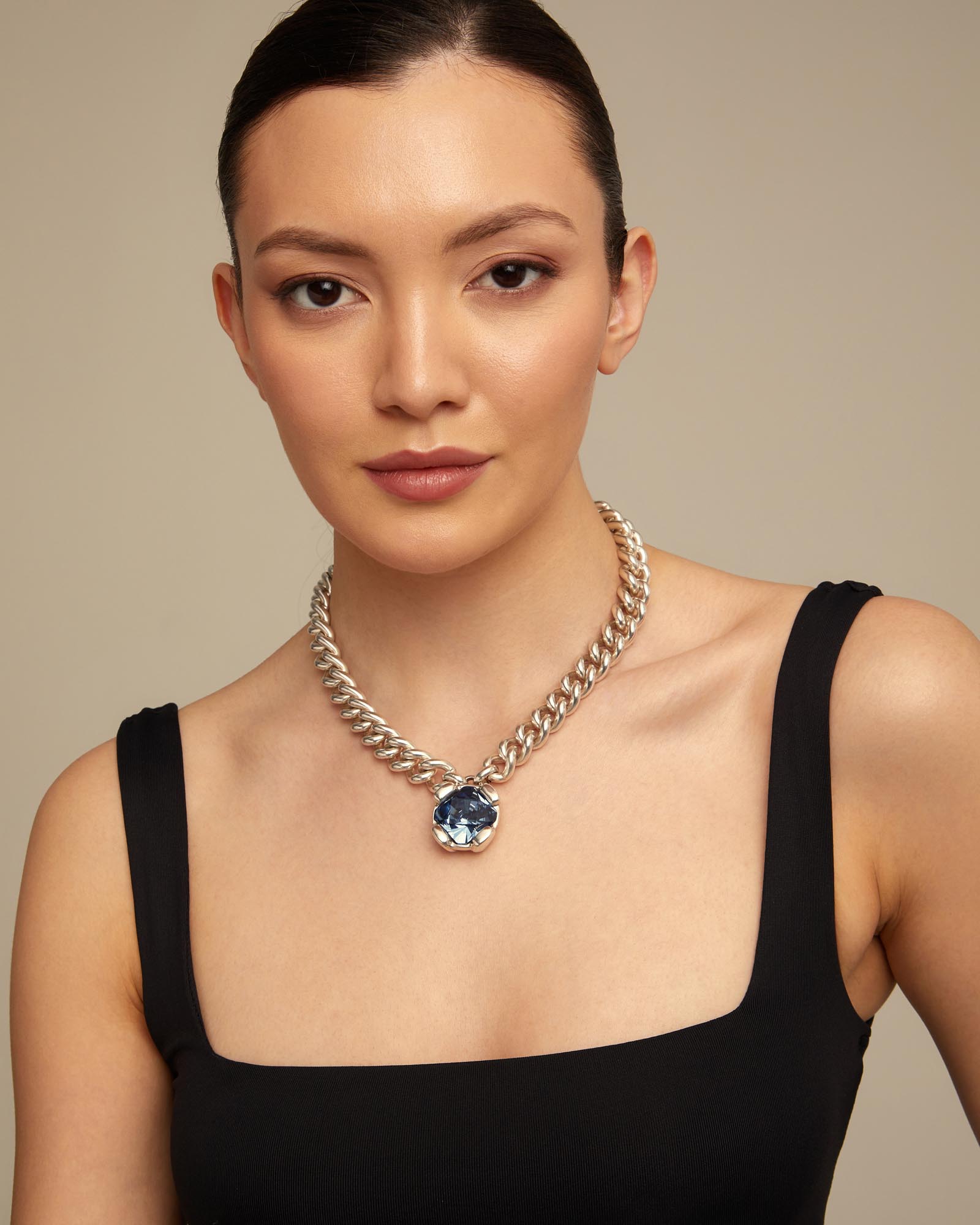 Collar Uno de 50 Titanic Cadena plateada gruesa con cristal azul grande