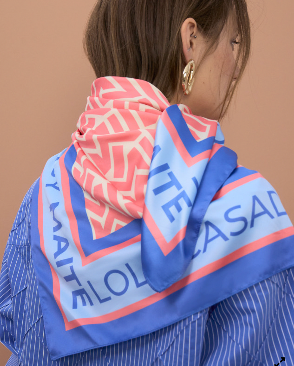 Pañuelo Lola Casademunt Satinado con Estampado Monograma Rojo Multicolor