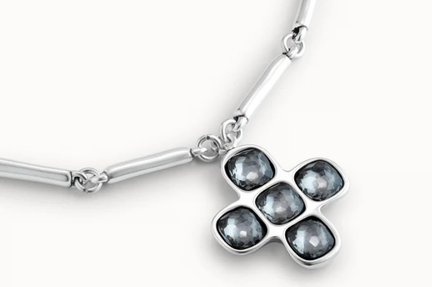 Collar Uno de 50 oh lord cruz piedras grises