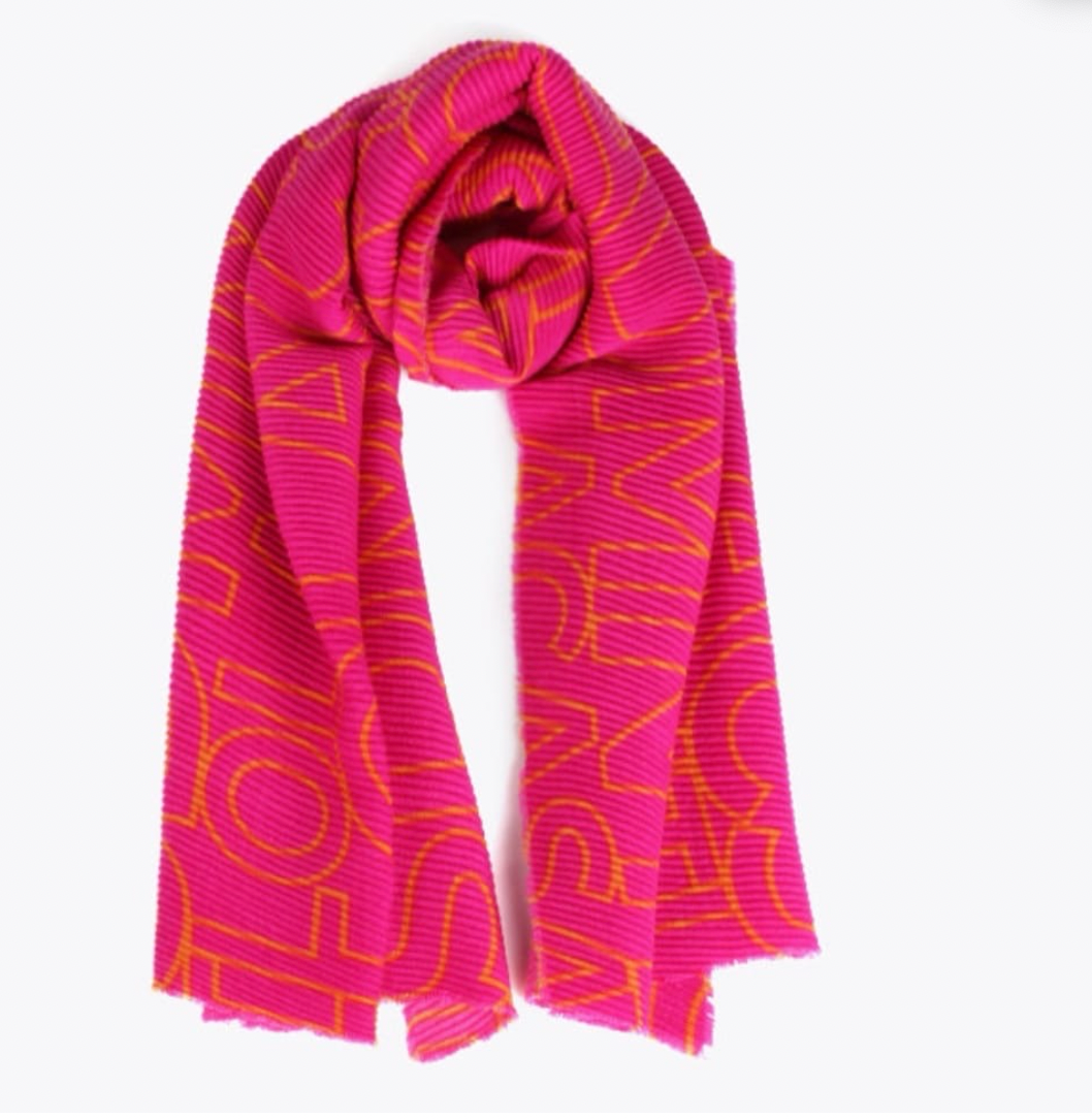 Bufanda Lola Casademunt Fucsia Letras Naranjas