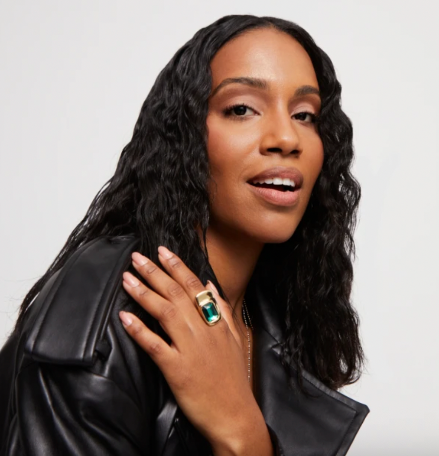 Anillo Uno de 50 Ser magnetica doble baño de oro rectangular piedra grande verde