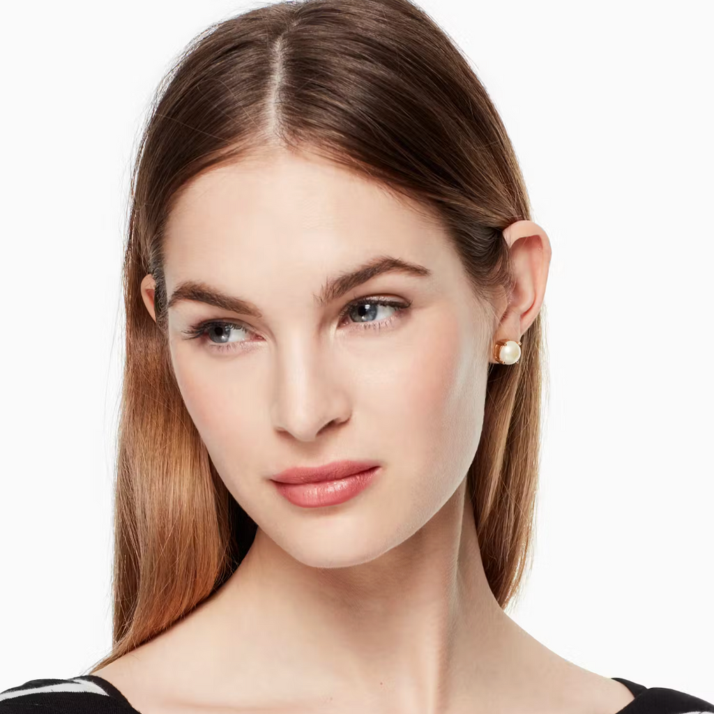 Aros Kate Spade Perla con puntitos dorados