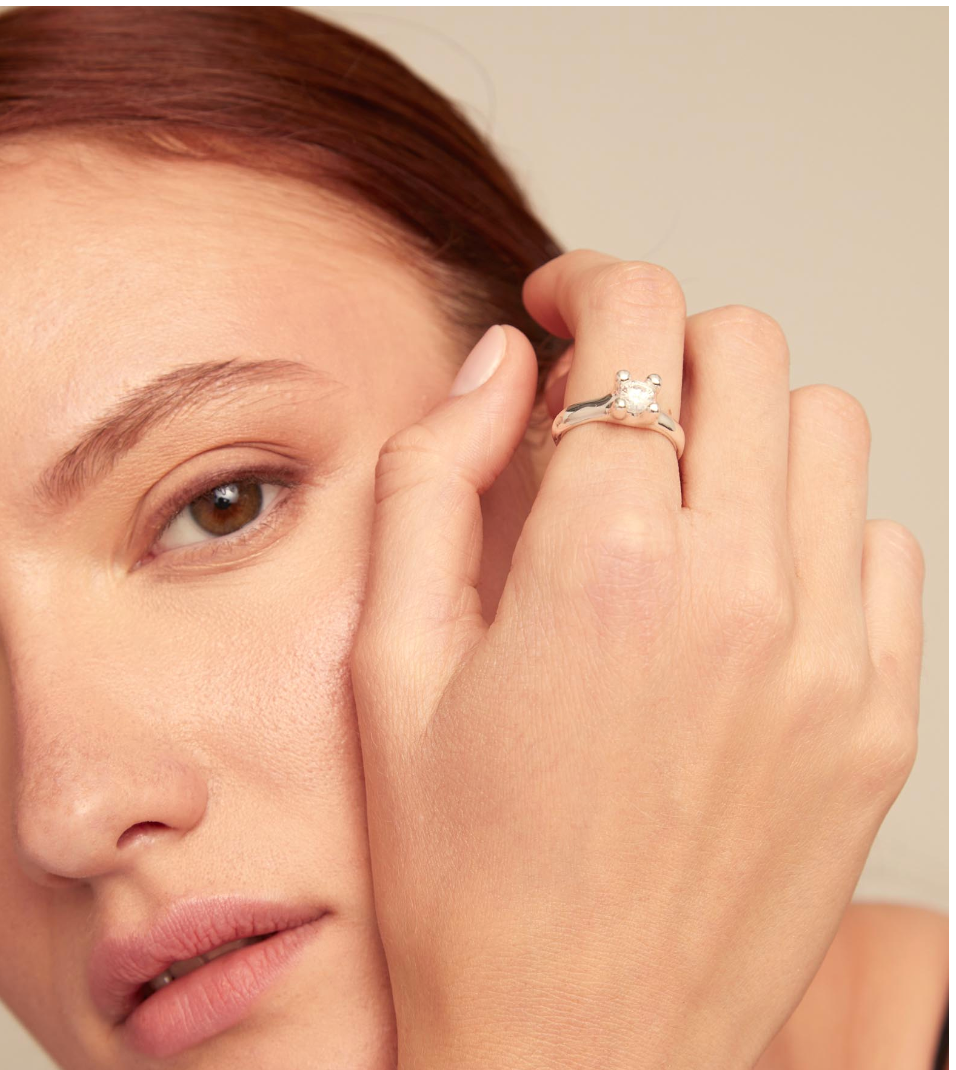 Anillo Uno de 50 Cosmos solitario de plata con brillante transparente