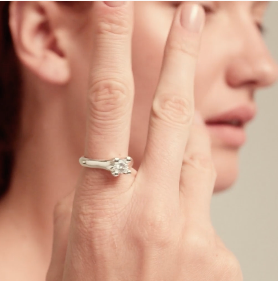 Anillo Uno de 50 Cosmos solitario de plata con brillante transparente