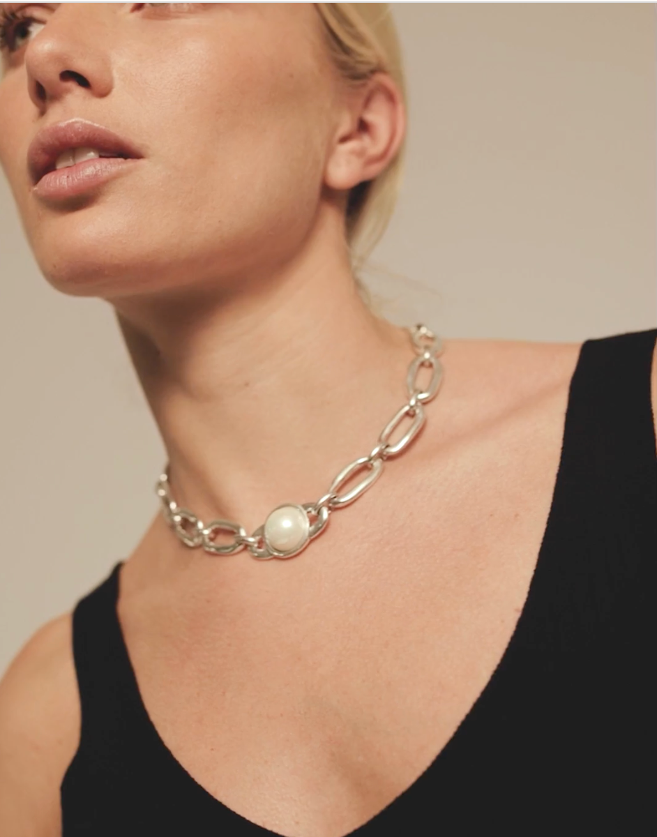 Collar Uno de 50 Ovni eslabones grandes con una perla al centro plata