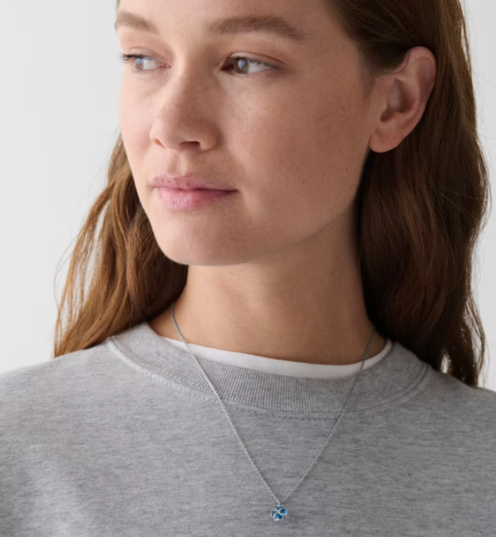 Collar Kate Spade Trebol Azúl Zafiro con plateado