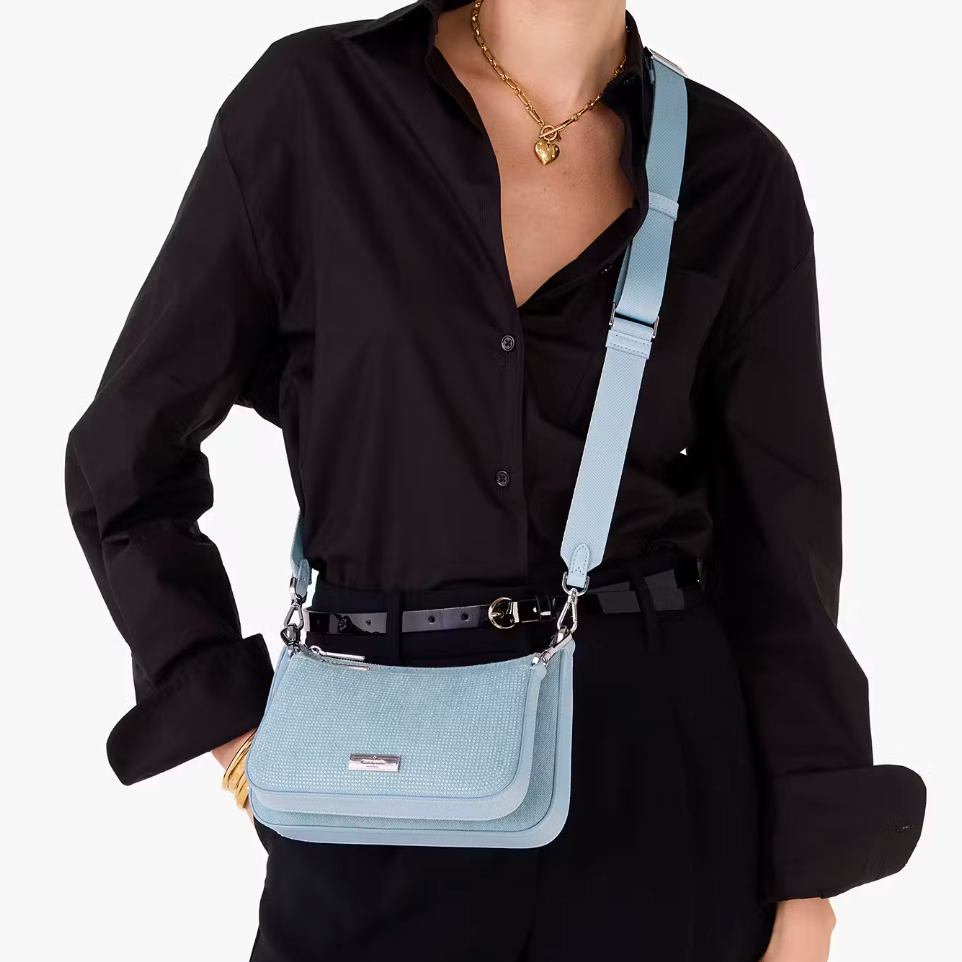 Cartera Kate Spade Duet Denim Doble Crossbody de jeans con brillantes celeste