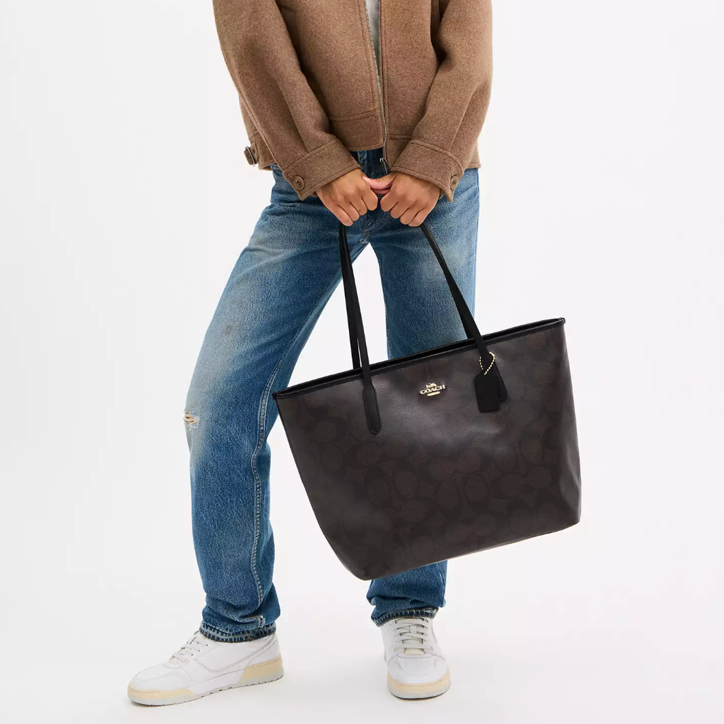 Cartera Coach Tote grande monograma café con negro