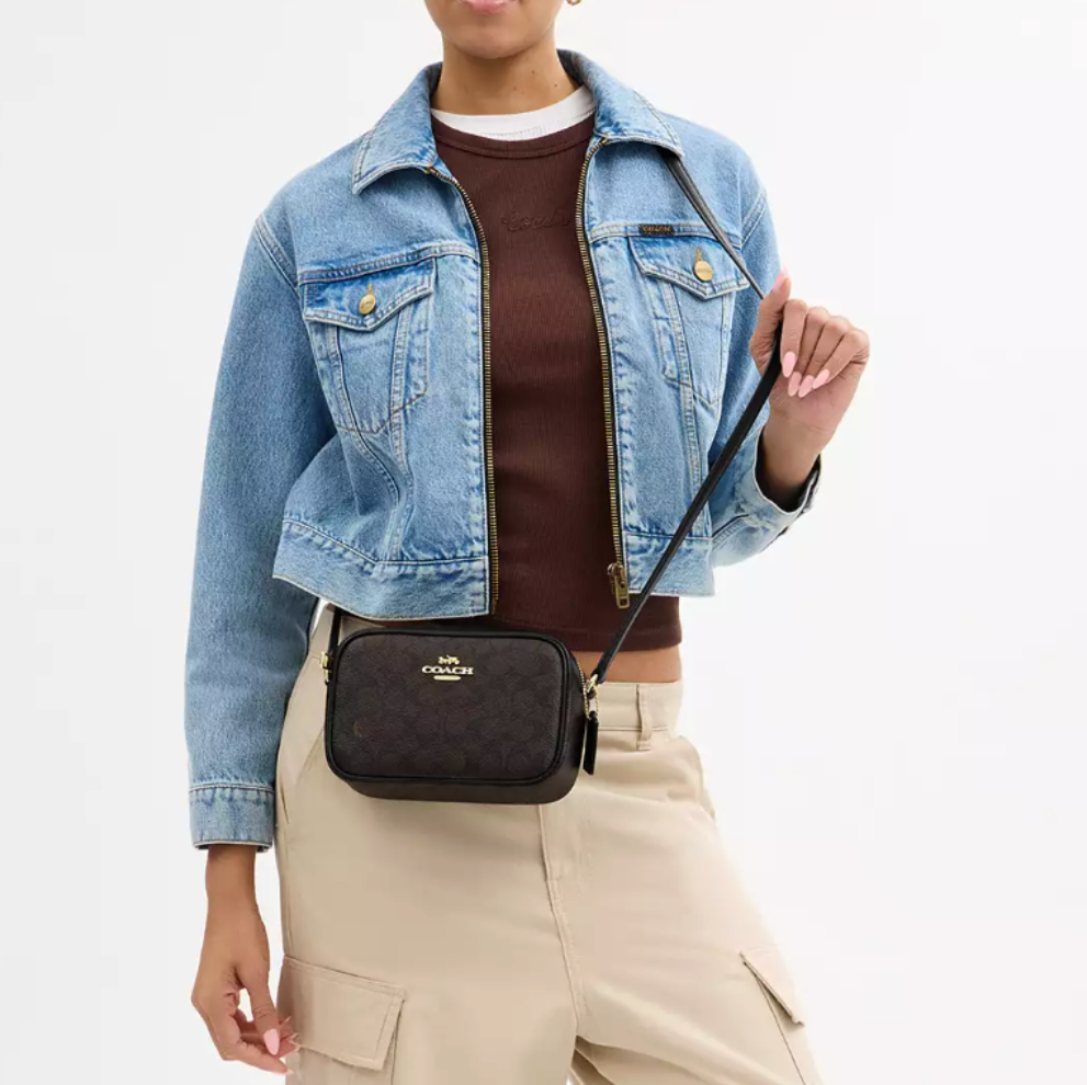 Cartera Coach Crossbody mini jamie camera bag monograma café con negro