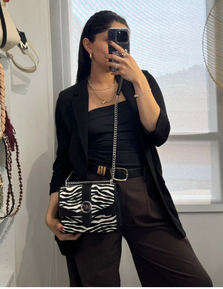 Cartera Michael Kors Carmen Cuero Print Negro Con Blanco