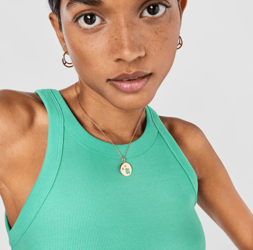 Colgante Tous medalla con baño de oro 18 kt sobre plata, diamantes y calcedonia oso Aelita