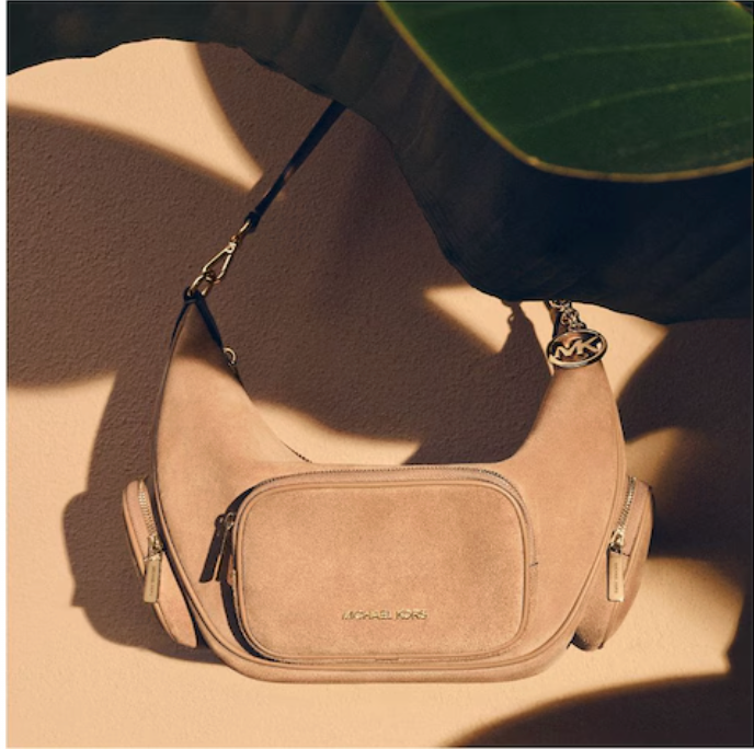 Crossbody Michael Kors Merrit media luna hombro gamuza cafe con leche