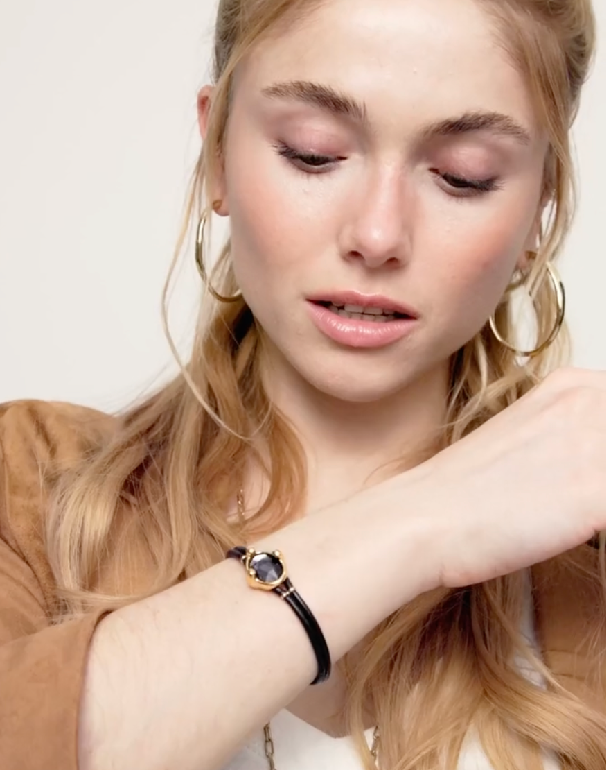 Pulsera Uno de 50 Ser Deslumbrante doble baño oro 18k de cuero cafe cristal negro