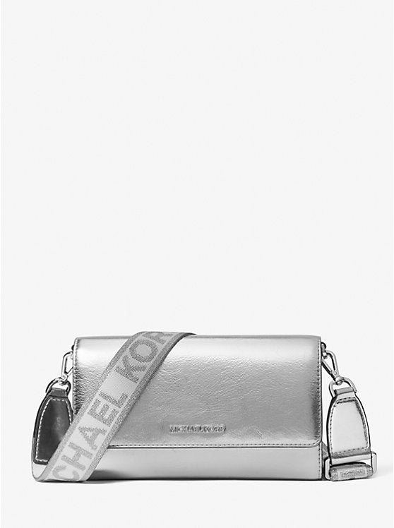Cartera Michael Kors Jet set item rectangular Plateado Strap Blanco letras Plateadas