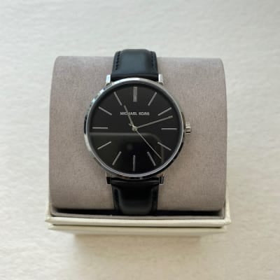 Reloj hombre Michael Kors correa cuero fondo negro