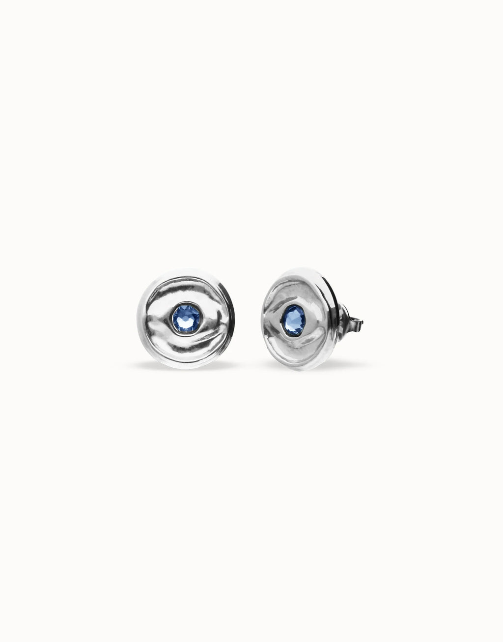 Aros Uno de 50 de botón bañados en plata con cristal facetado azul