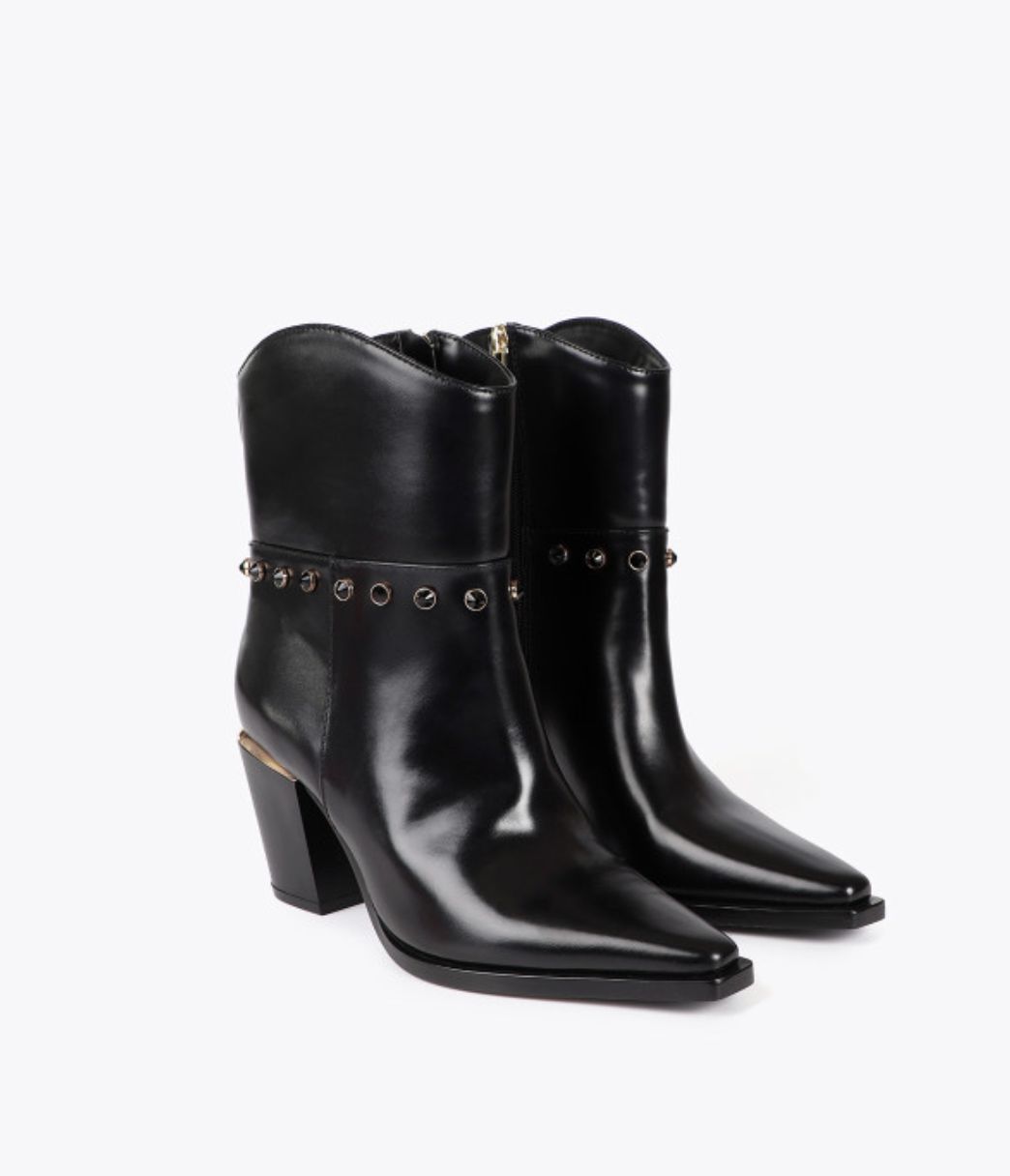 Botin Lola Casademunt tipo cowboy con detalles metalizados Negro
