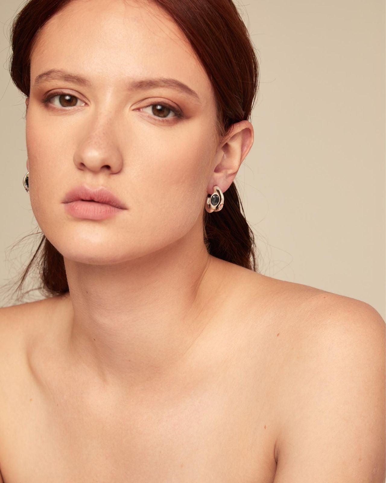 Aros Uno de 50 de plata tipo argollas con 4 cristales