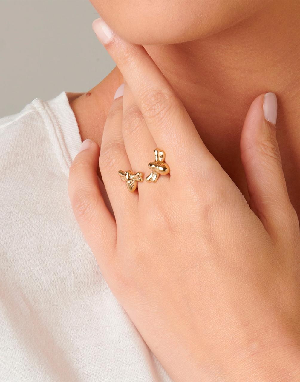 Anillo Uno de 50 Abeja con doble baño de oro de 18k
