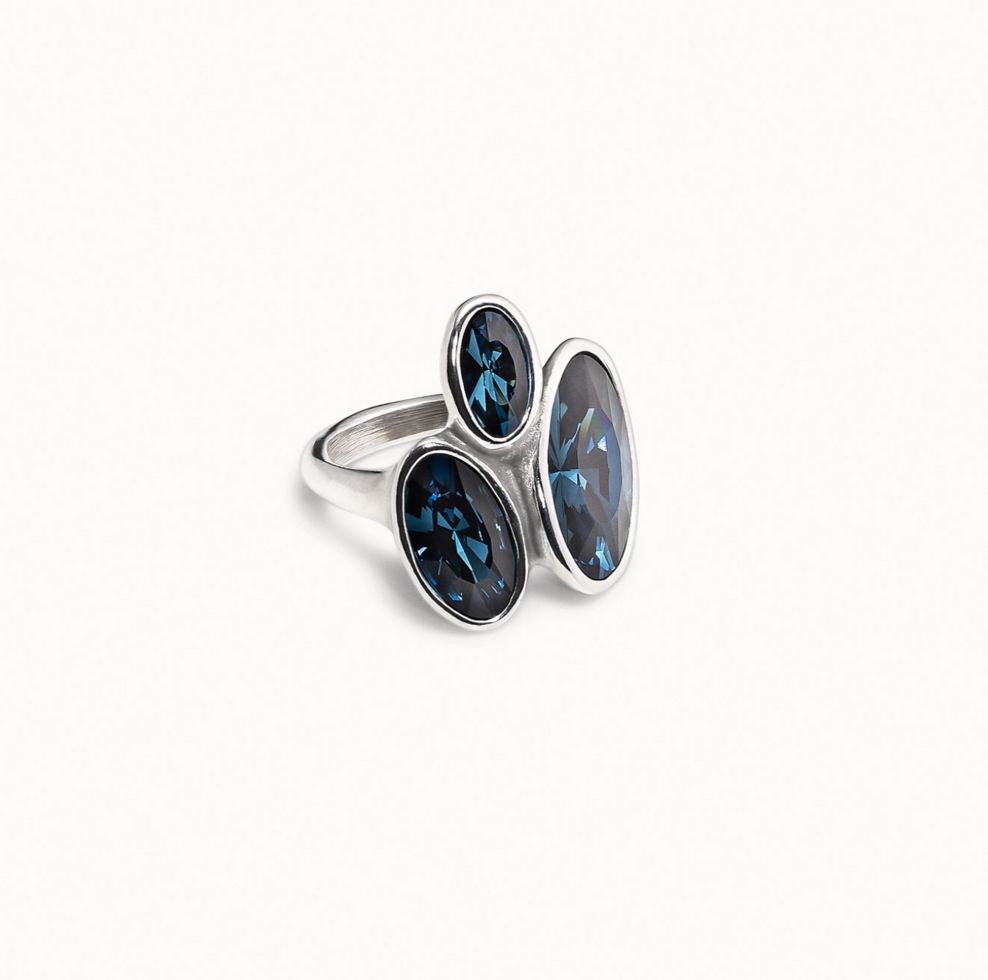 Anillo Uno de 50 Kingdom 3 cristales azules