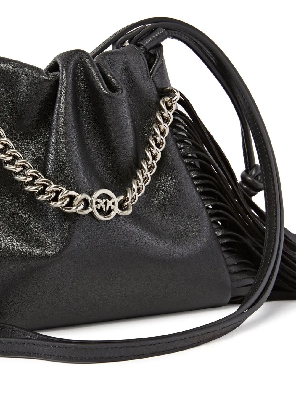 Cartera Pinko bombonera con flecos cuero negro