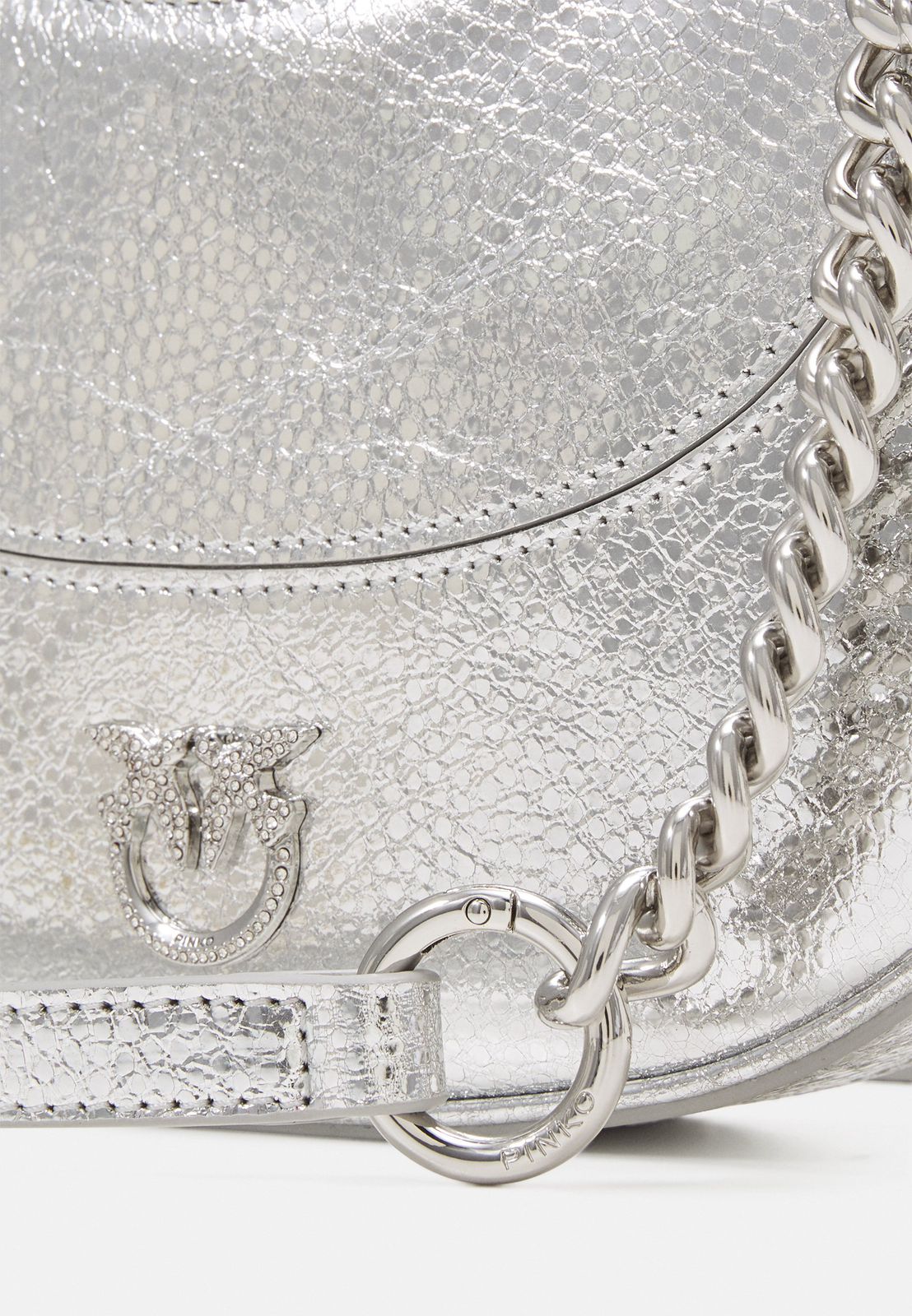 Cartera Pinko media luna cuero Plateada