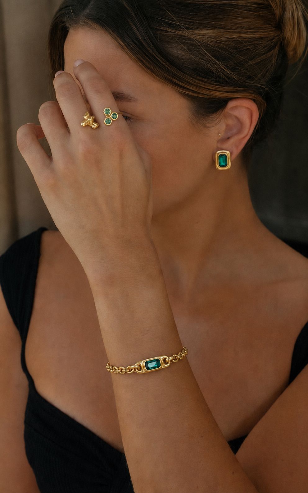 Anillo Uno de 50 doble baño de oro Panal de abeja 3 cristales verdes