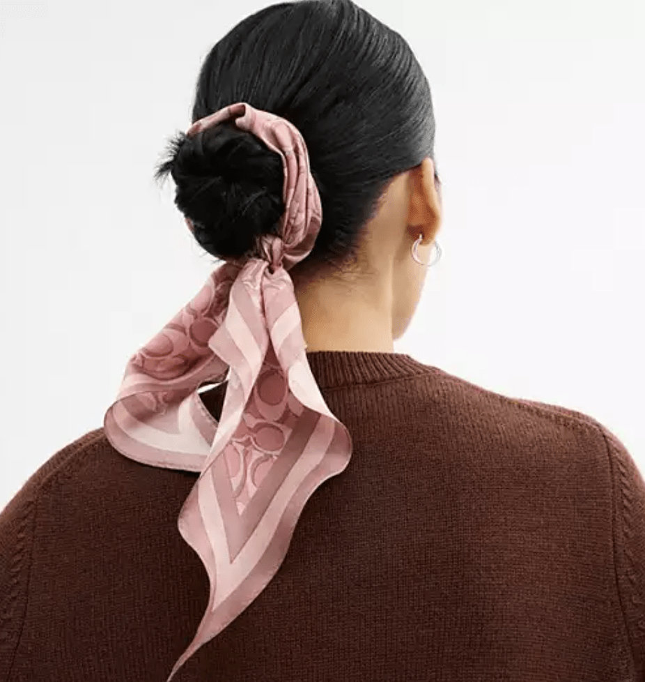 Pañuelo Coach de Seda monograma Rosa