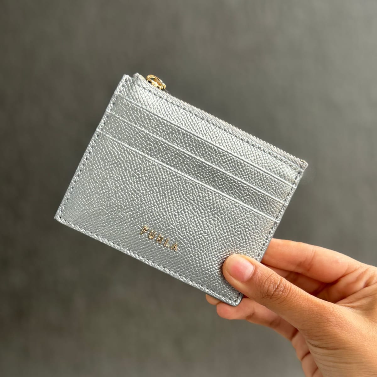 Tarjetero y monedero modelo Camelia Furla