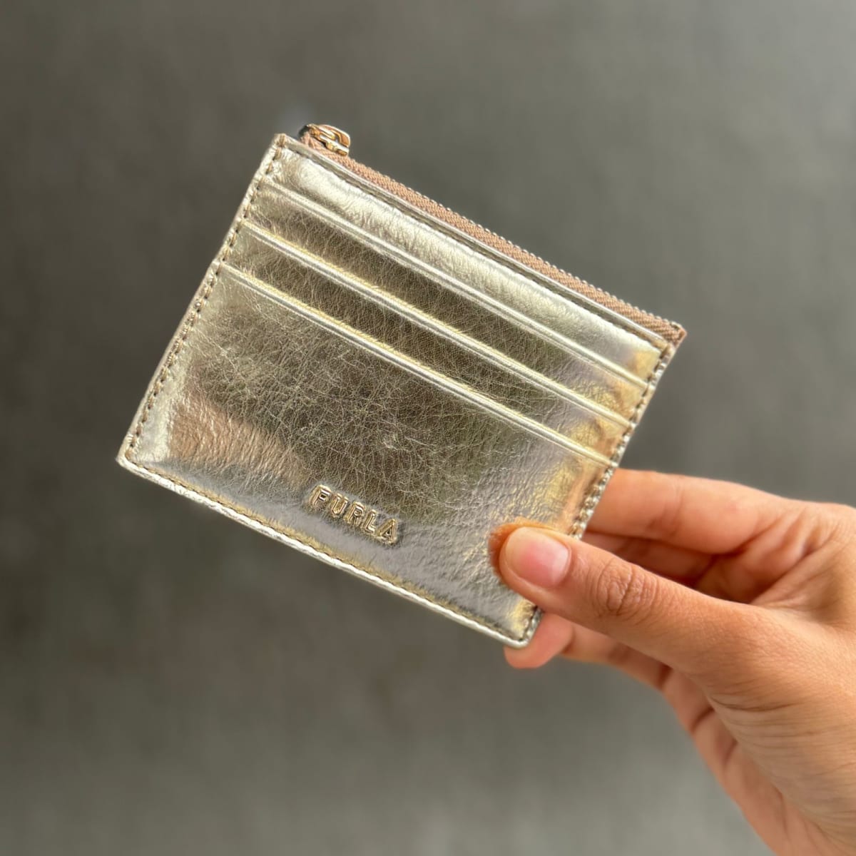 Tarjetero y monedero modelo Camelia Furla