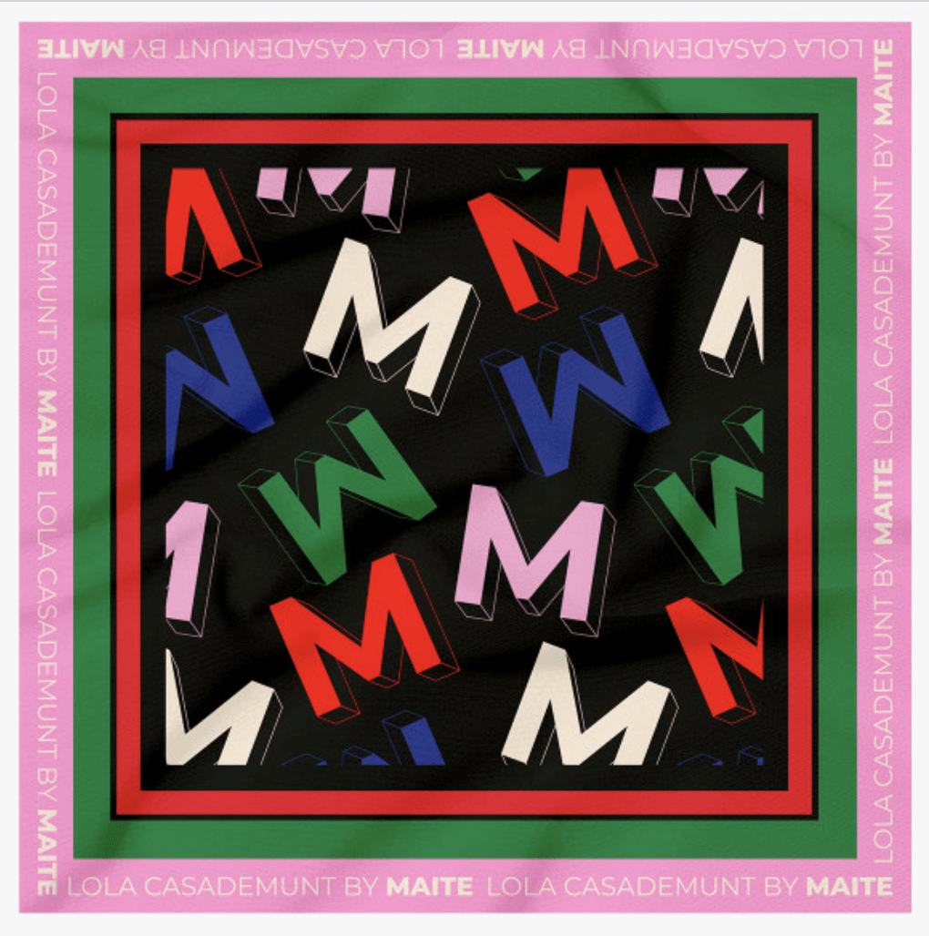 Pañuelo Lola Casademunt logotipado negro, verde, rojo y rosado