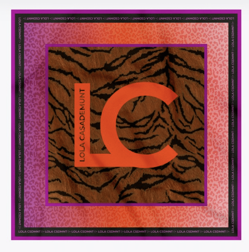 Pañuelo Lola Casademunt animal print cafe con LC al centro y bordes morados