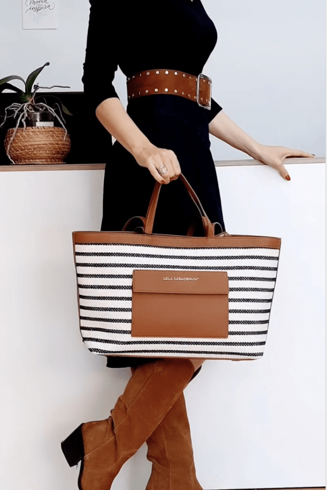 Cartera Lola Casademunt Shopper combinado tejido de rayas y efecto piel marron
