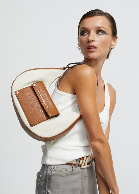 Cartera Lola Casademunt medialuna Tonos beige camel