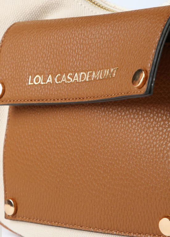 Cartera Lola Casademunt medialuna Tonos beige camel