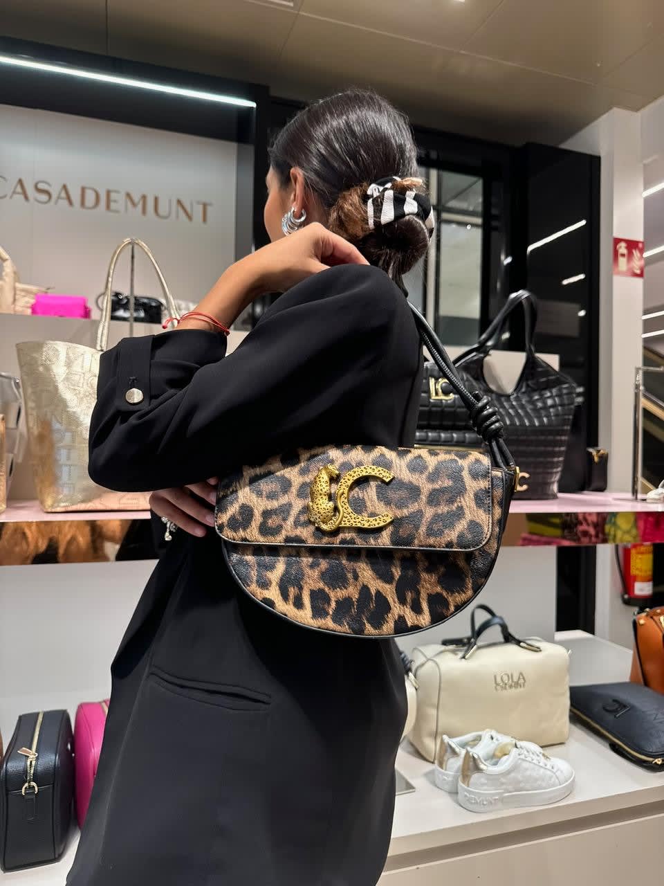 Cartera Lola Casademunt Media luna animal print