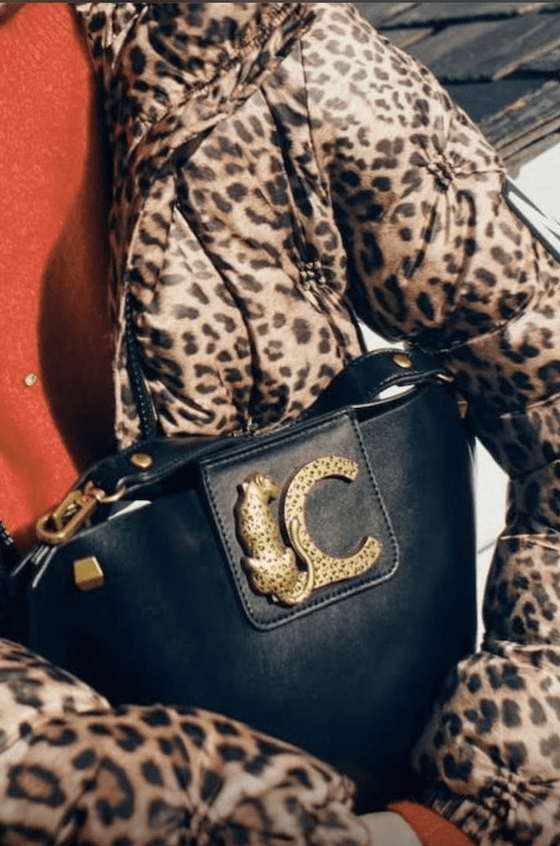 Cartera Lola Casademunt efecto piel logo LC Negro