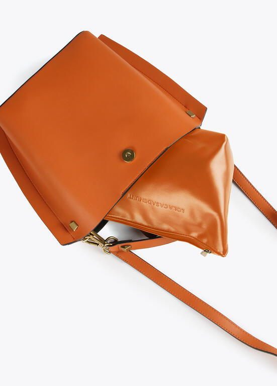 Cartera Lola Casademunt efecto piel logo LC Camel