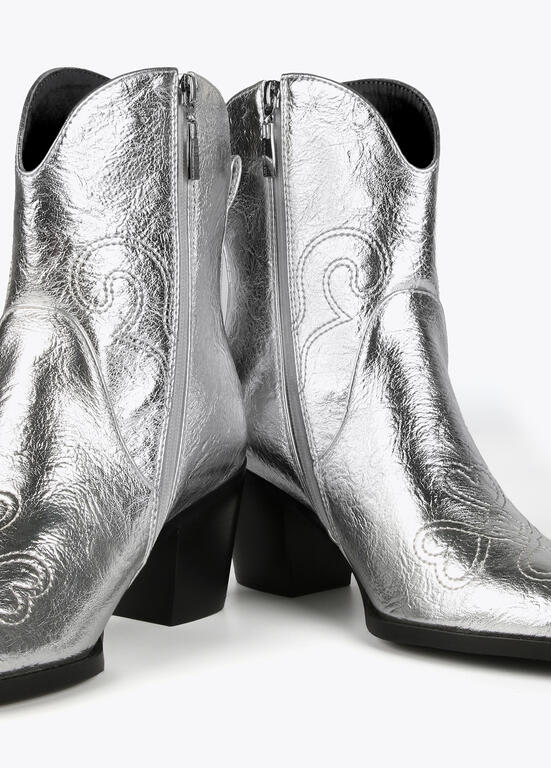 Botas Lola Casademunt Texana metalizado plateado