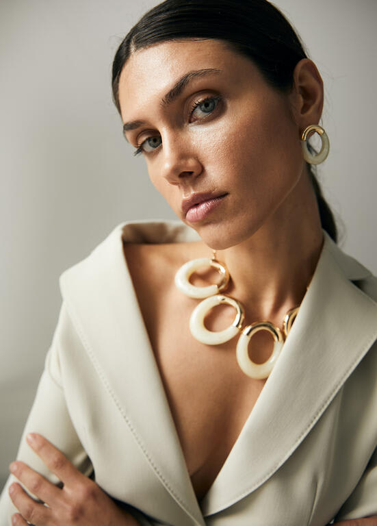 Collar Lola Casademunt ovalos combinados acrilico y metal