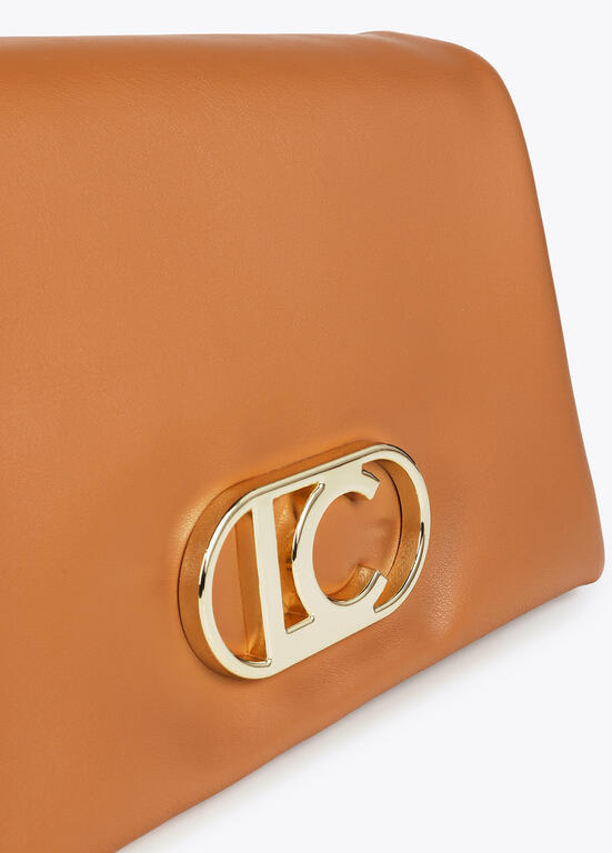 Cartera Lola Casademunt tres compartimentos y solapa Camel