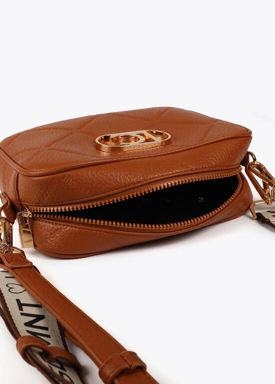 Cartera Lola Casademunt rombos logo ovalado camel