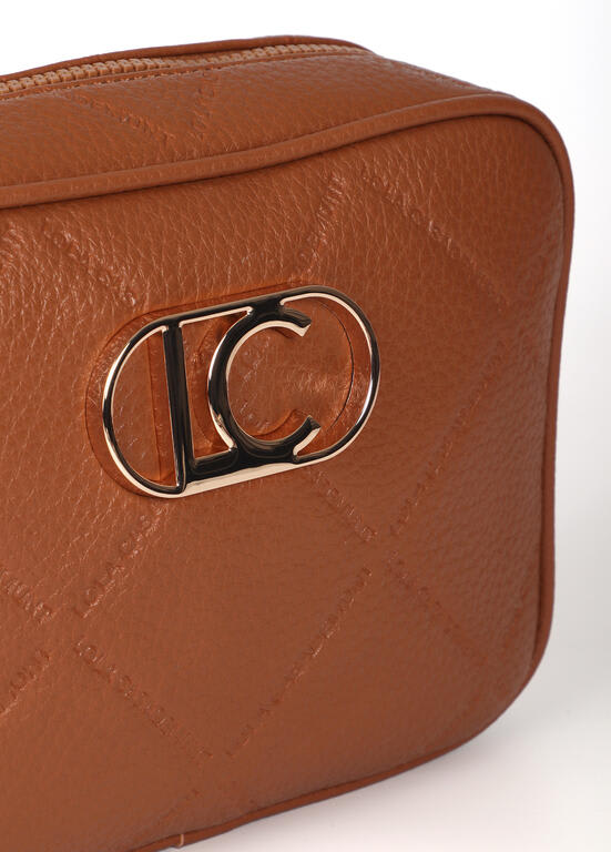 Cartera Lola Casademunt rombos logo ovalado camel